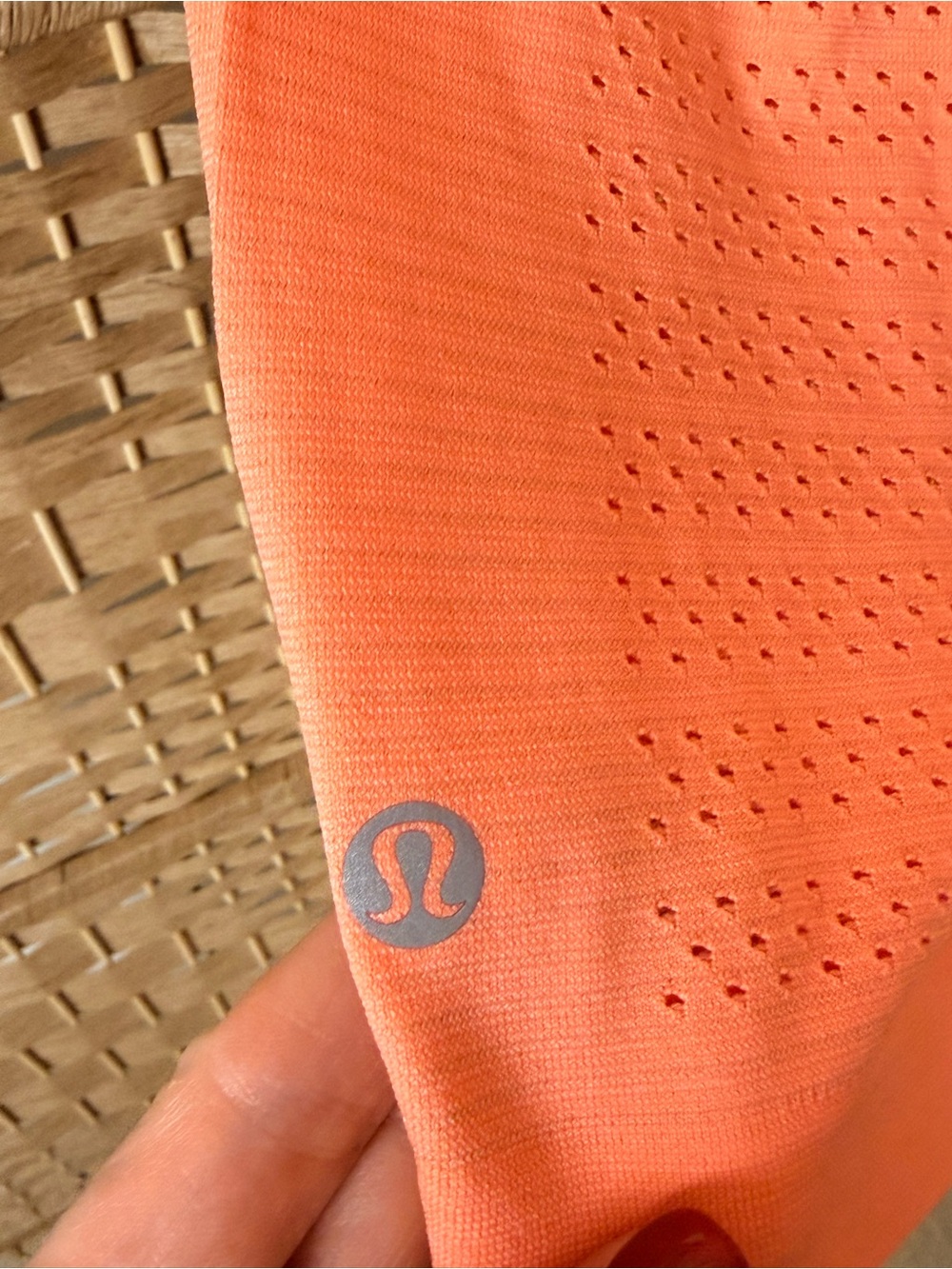 NWT Lululemon Breeze By Short Sleeve Size 4 Light Coral Perforated - Picture 6 of 6